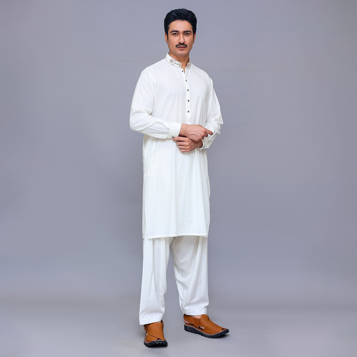 Basic Ayuthia White Slightly Defected Classic Fit Embroidered Suit