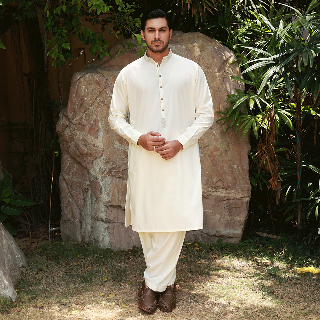 Classic Fit Emb Band Collar Suit