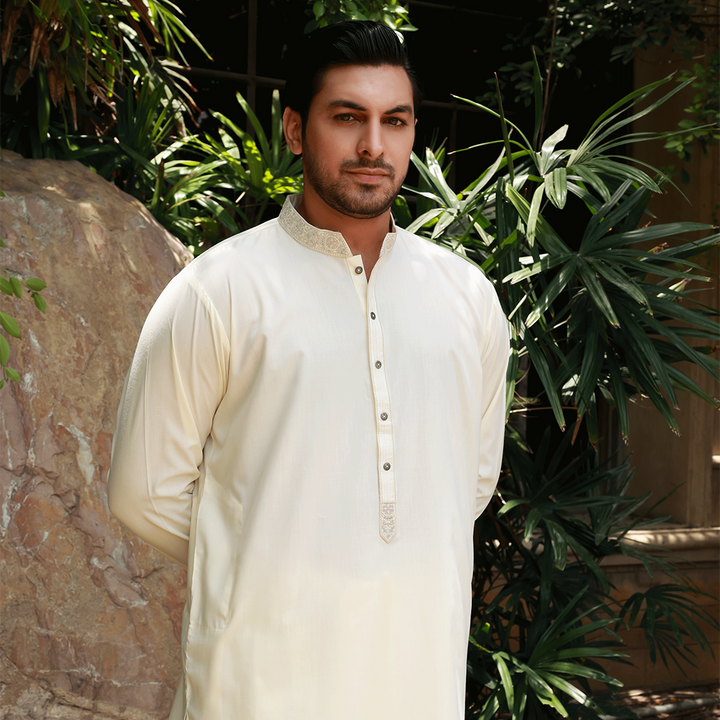 Classic Fit Emb Band Collar Suit