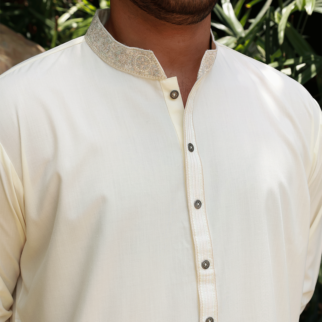 Classic Fit Emb Band Collar Suit
