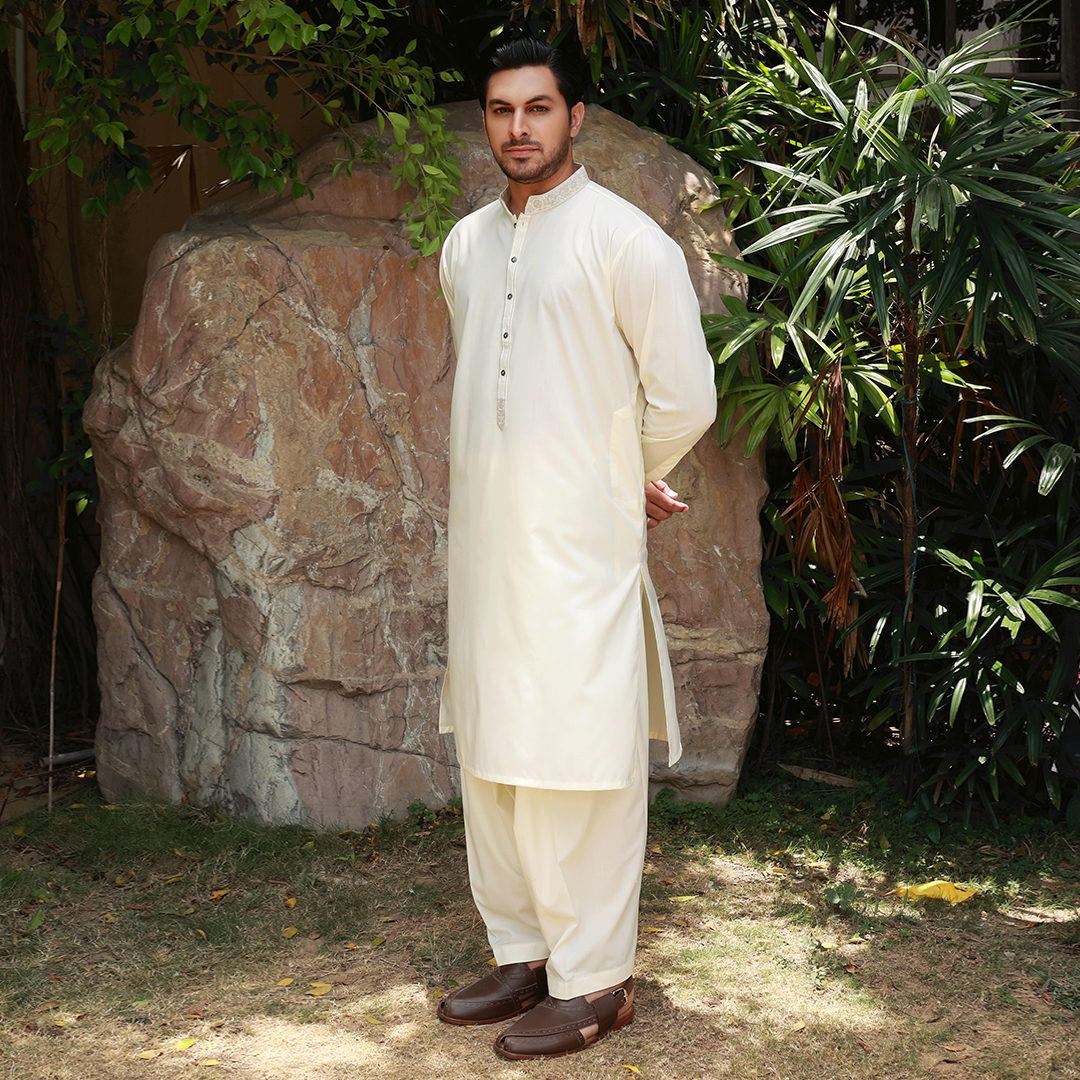 Classic Fit Emb Band Collar Suit