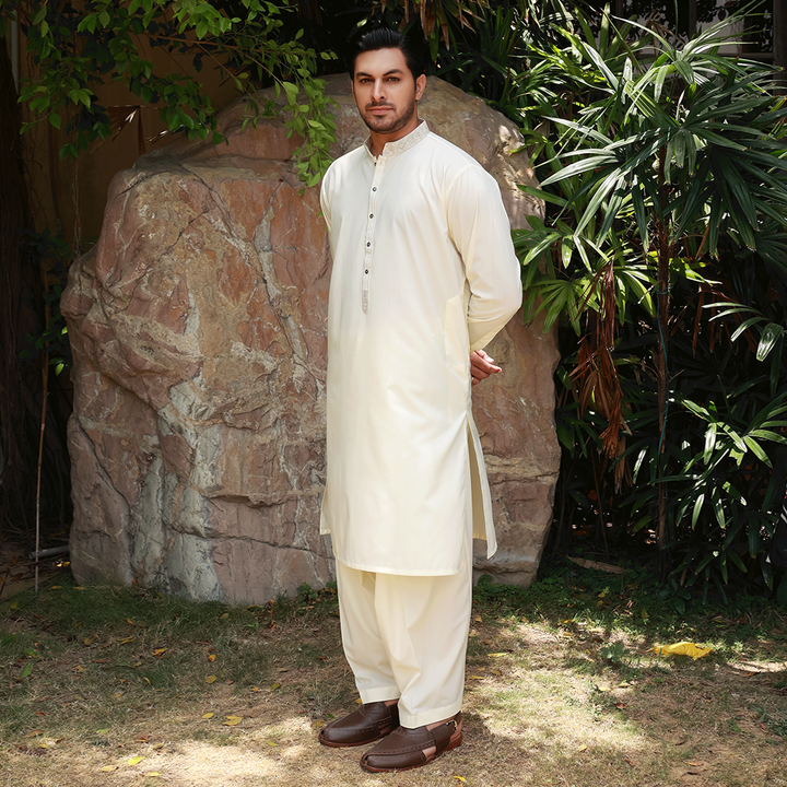 Classic Fit Emb Band Collar Suit