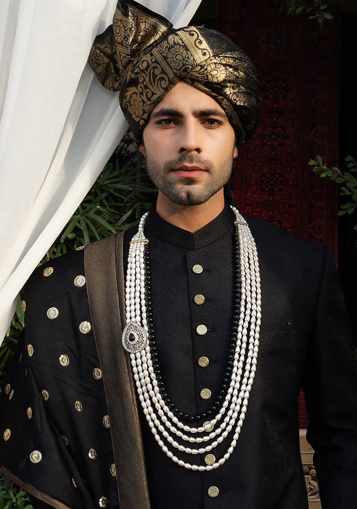 Traditional Pearls Black & Off White Necklace